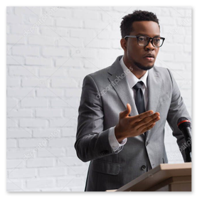 Conférence devant un public